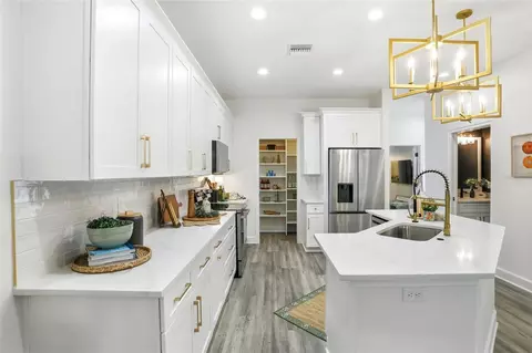 Kitchen - 1012 Farmstead St, Eustis, FL 32736 photo 1 of 3