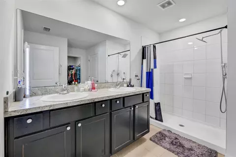 Bath - 8640 SW 49th Cir, Ocala, FL 34476 photo 2 of 3