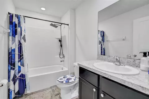 Bath - 8640 SW 49th Cir, Ocala, FL 34476 photo 3 of 3