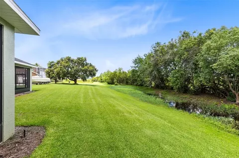 Exterior - 5204 Hammock Pointe Ct, Saint Cloud, FL 34771 photo 6 of 10