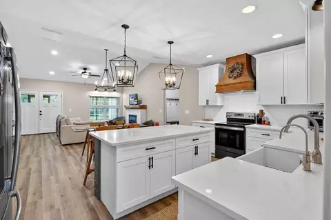 Kitchen - 9054 Lincoln Rd, Saint Cloud, FL 34773 photo 4 of 4