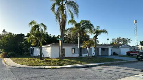 1715 Kenilworth St, Holiday, FL 34691