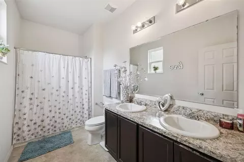 Bath - 2837 Shelburne Way, Saint Cloud, FL 34772 photo 2 of 2