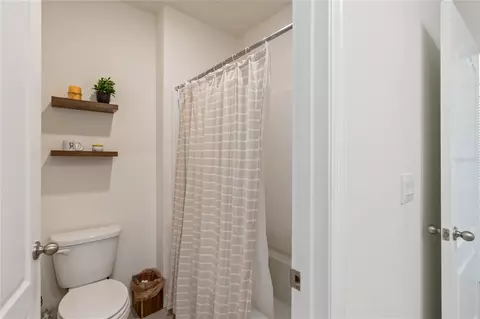 Bath - 2780 Swooping Sparrow Dr, Saint Cloud, FL 34773 photo 5 of 5