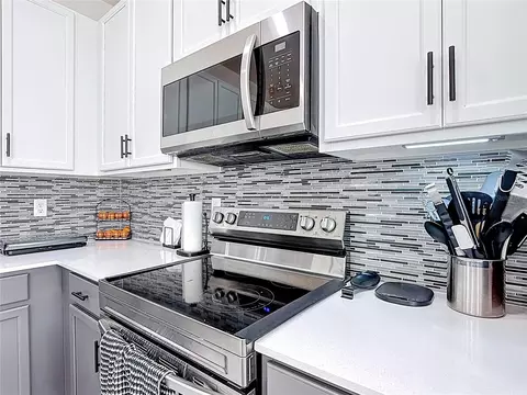 Kitchen - 7541 Wing Span Way, Harmony, FL 34773 photo 5 of 6