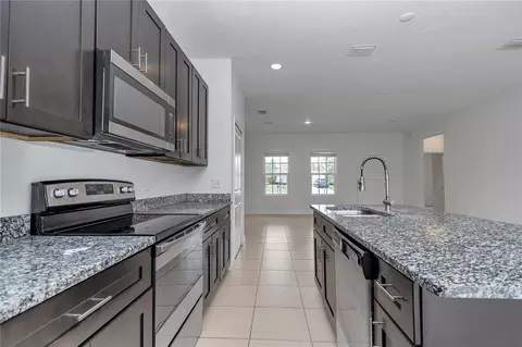 Kitchen - 3650 SW 128th Pl, Ocala, FL 34473 photo 5 of 7