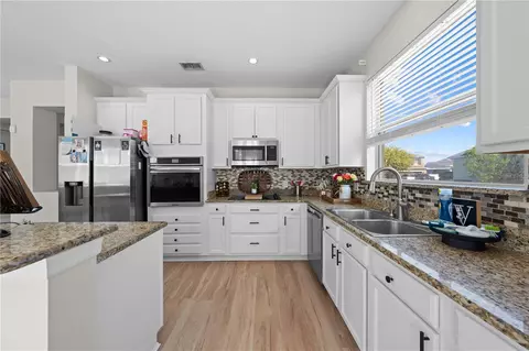 Kitchen - 3452 Goldeneye Ln, Saint Cloud, FL 34772 photo 4 of 5