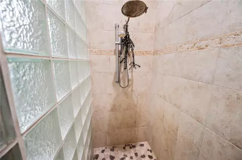 Bath - 6900 Ranchero Ct, Saint Cloud, FL 34771 photo 9 of 16