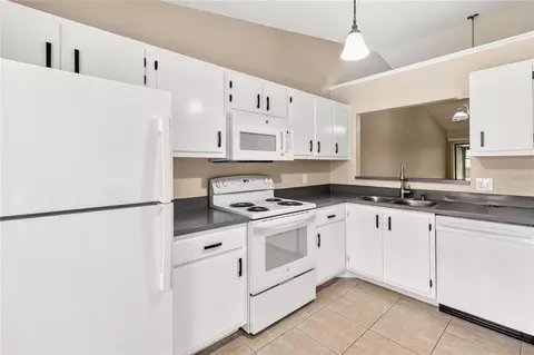 Kitchen - 2791 King Oak Cir, Saint Cloud, FL 34769 photo 2 of 3