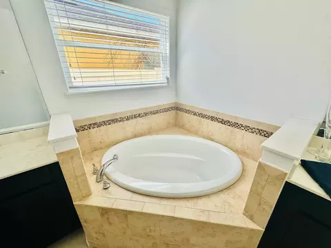 Bath - 1901 Nations Way, Saint Cloud, FL 34769 photo 3 of 4