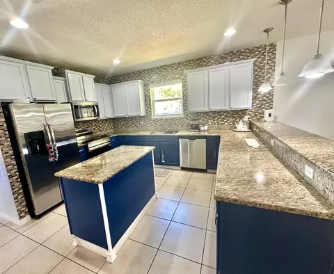 Kitchen - 1901 Nations Way, Saint Cloud, FL 34769 photo 1 of 3