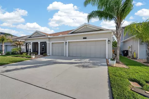 Exterior - 4221 Holstein St, Saint Cloud, FL 34772 photo 4 of 8