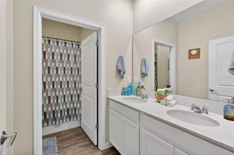 Bath - 4221 Holstein St, Saint Cloud, FL 34772 photo 5 of 5