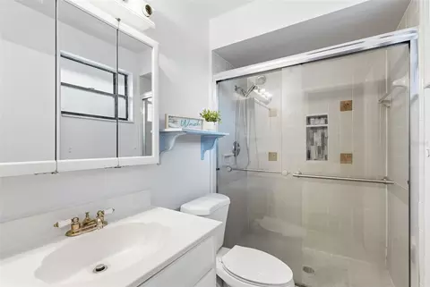 Bath - 118 Georgia Ave, Saint Cloud, FL 34769 photo 1 of 2