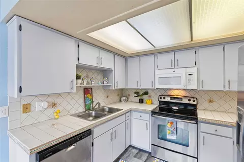 Kitchen - 118 Georgia Ave, Saint Cloud, FL 34769 photo 2 of 2