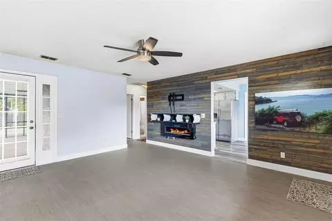 Living - 118 Georgia Ave, Saint Cloud, FL 34769 photo 2 of 3