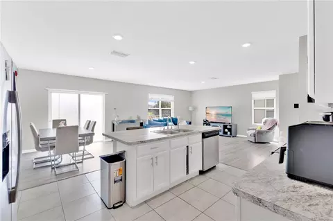 Kitchen - 167 Eagleview Loop, Davenport, FL 33837 photo 3 of 4