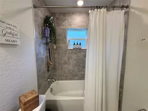 Bath - 353 Windy Willow Way, Saint Cloud, FL 34771 photo 4 of 5