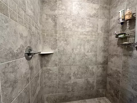 Bath - 353 Windy Willow Way, Saint Cloud, FL 34771 photo 2 of 5