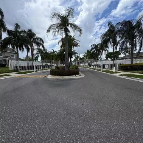 306 Kensington Lake Cir, Brandon, FL 33511