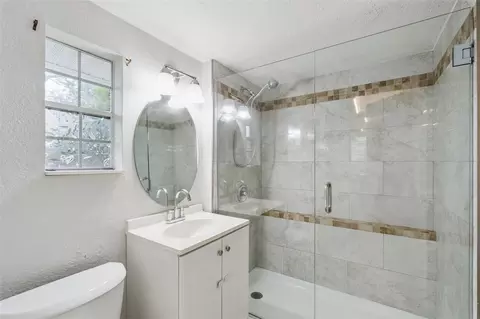Bath - 1416 6th St, Saint Cloud, FL 34769 photo 1 of 1