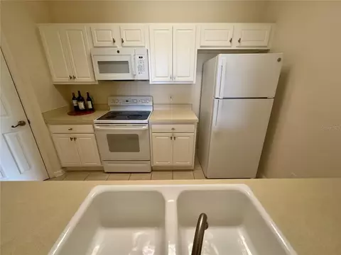 Kitchen - 13536 Turtle Marsh Loop #532, Orlando, FL 32837 photo 6 of 6