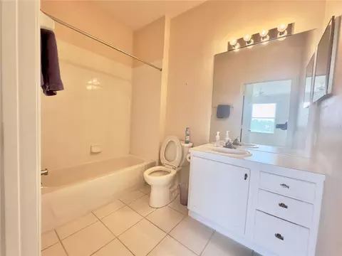 Bath - 13536 Turtle Marsh Loop #532, Orlando, FL 32837 photo 1 of 4