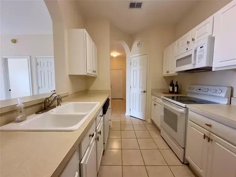 Kitchen - 13536 Turtle Marsh Loop #532, Orlando, FL 32837 photo 4 of 6