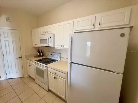 Kitchen - 13536 Turtle Marsh Loop #532, Orlando, FL 32837 photo 2 of 6