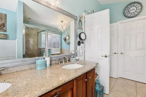 Bath - 3954 Mcclelland Rd, Saint Cloud, FL 34772 photo 2 of 5