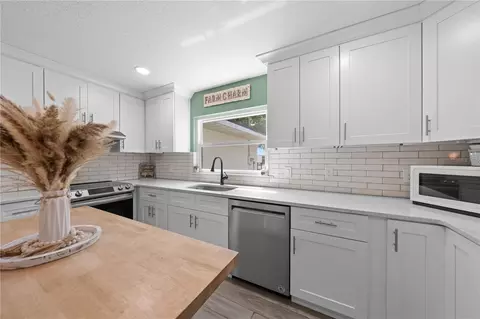 Kitchen - 4420 Quail Roost Rd, Saint Cloud, FL 34772 photo 5 of 6