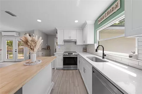Kitchen - 4420 Quail Roost Rd, Saint Cloud, FL 34772 photo 4 of 6