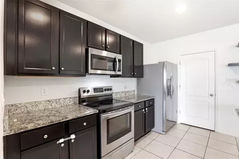 Kitchen - 5636 Westerly Breeze Pl, Saint Cloud, FL 34771 photo 2 of 3
