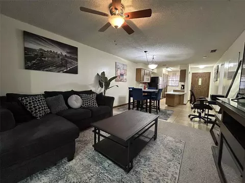 Living - 3613 Bay Ct, Saint Cloud, FL 34769 photo 2 of 4