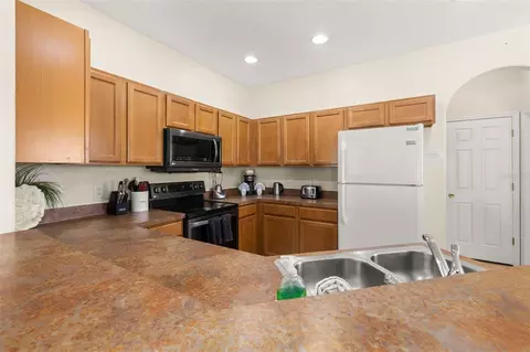 Kitchen - 141 Summer Place Loop, Clermont, FL 34714 photo 2 of 5