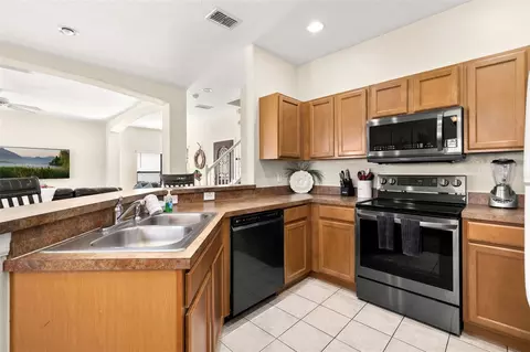 Kitchen - 141 Summer Place Loop, Clermont, FL 34714 photo 4 of 5