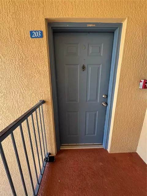 495 Las Cortes Ln #203, Orlando, FL 32824