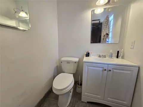 Bath - 1407 Ohio Ave, Saint Cloud, FL 34769 photo 3 of 3