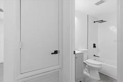Bath - 1723 E Idell St, Tampa, FL 33604 photo 4 of 7