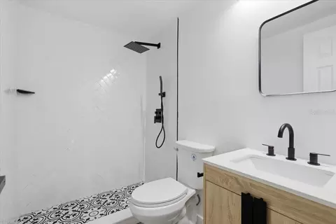 Bath - 1723 E Idell St, Tampa, FL 33604 photo 1 of 7