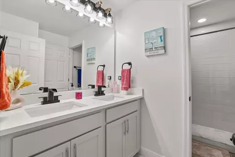 Bath - 5867 Sierra Crown St, Mount Dora, FL 32757 photo 4 of 7