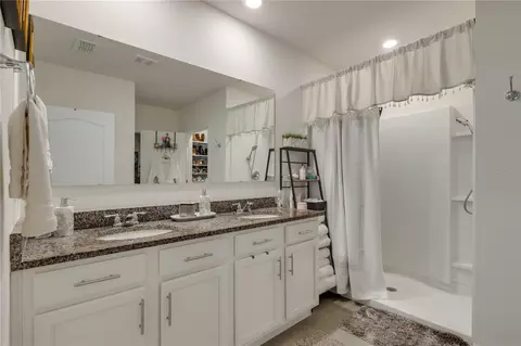 Bath - 2874 Turnstone Run, Harmony, FL 34773 photo 2 of 2