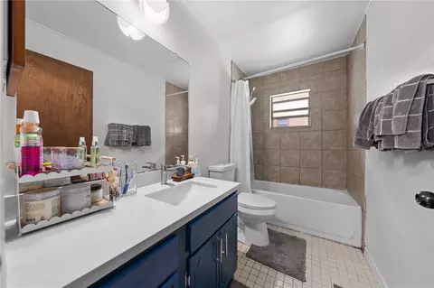 Bath - 6570 Bay Shore Dr, Saint Cloud, FL 34771 photo 2 of 2