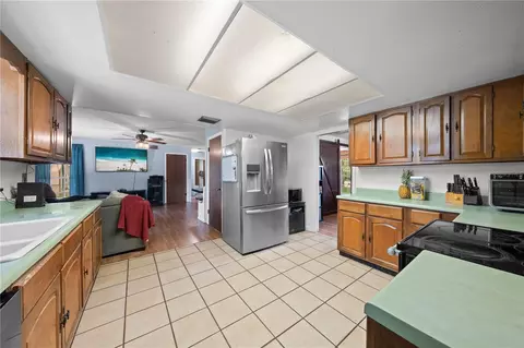 Kitchen - 6570 Bay Shore Dr, Saint Cloud, FL 34771 photo 8 of 8