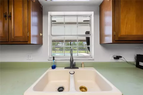 Kitchen - 6570 Bay Shore Dr, Saint Cloud, FL 34771 photo 5 of 8