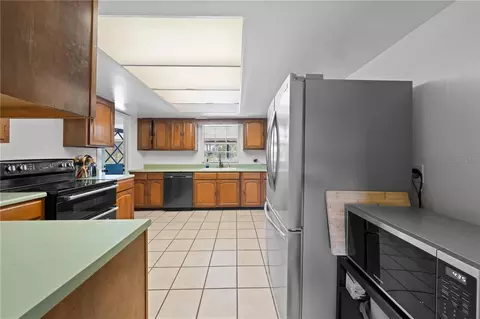 Kitchen - 6570 Bay Shore Dr, Saint Cloud, FL 34771 photo 1 of 8
