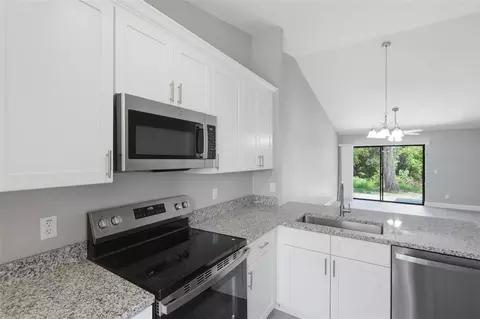 Kitchen - 2422 King Oak Ct, Saint Cloud, FL 34769 photo 2 of 5