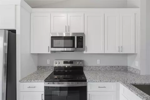 Kitchen - 2422 King Oak Ct, Saint Cloud, FL 34769 photo 4 of 5