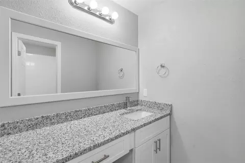 Bath - 2422 King Oak Ct, Saint Cloud, FL 34769 photo 3 of 3