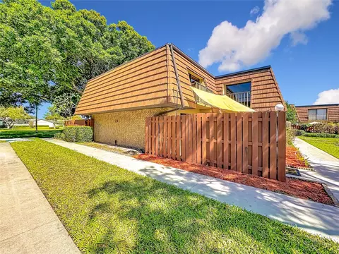 1458 N Lawnwood Cir #24A, Fort Pierce, FL 34950